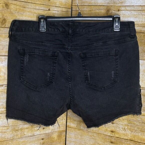 TORRID BLACK DISTRESSED STRETCH CUT OFF LACE CONCERT FESTIVAL EVERYDAY SHORTS - Picture 3 of 3